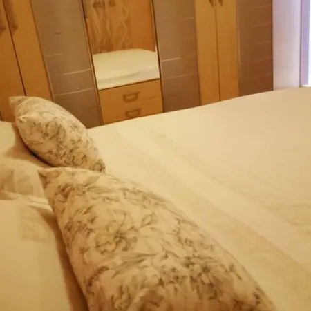 Apartman Luly דירה
